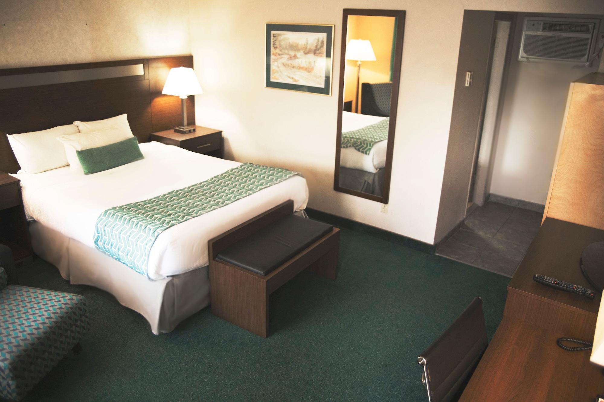 Ramada By Wyndham Hotel Quesnel Exterior photo