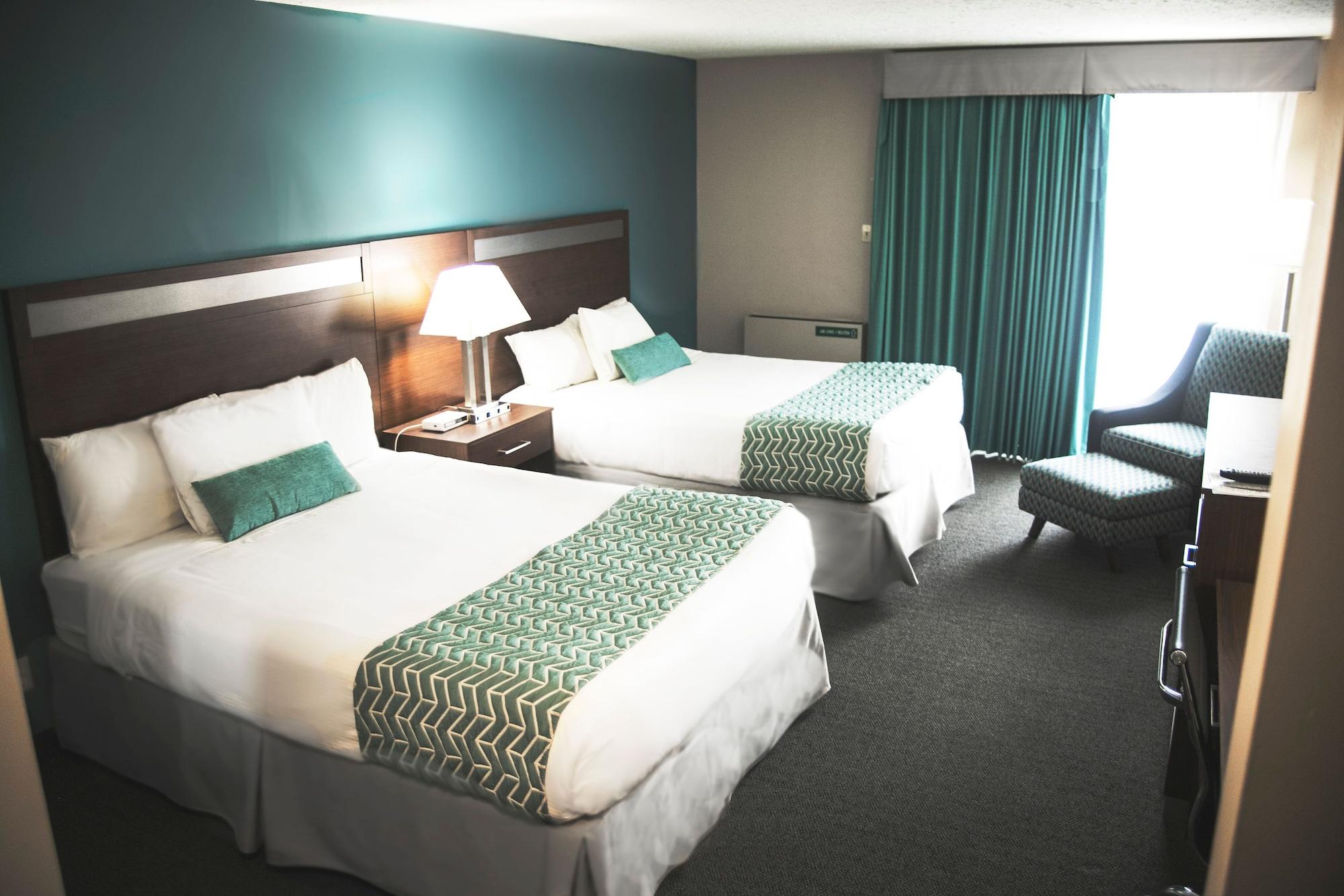 Ramada By Wyndham Hotel Quesnel Exterior photo